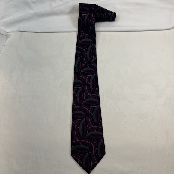 VINTAGE 100% Silk VILLA BOLGHERI  ITALIA‎ TIE Magenta, Black, & Gray Pattern 57" - Picture 1 of 9
